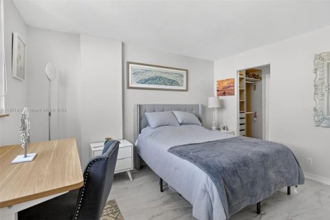 Copropriété à vendre à North Miami Beach, Floride: 2 chambres, 103.12 m2 № 1975920 - photo 17