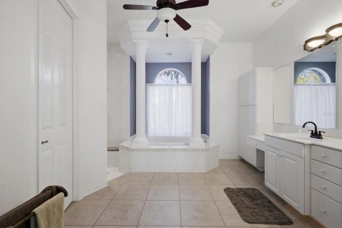 House in Englewood, Florida 4 bedrooms, 286.98 sq.m. № 2419654 - photo 28