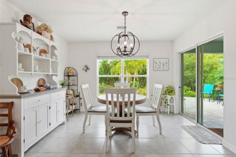 House in Palmetto, Florida 3 bedrooms, 155.33 sq.m. № 2206767 - photo 2
