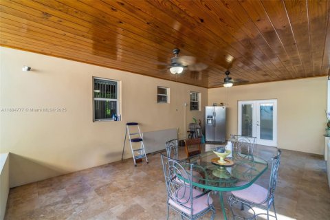House in Opa-locka, Florida 3 bedrooms, 100.33 sq.m. № 1748570 - photo 24