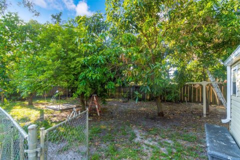 House in Opa-locka, Florida 3 bedrooms, 100.33 sq.m. № 1748570 - photo 27