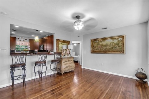 House in Opa-locka, Florida 3 bedrooms, 100.33 sq.m. № 1748570 - photo 7