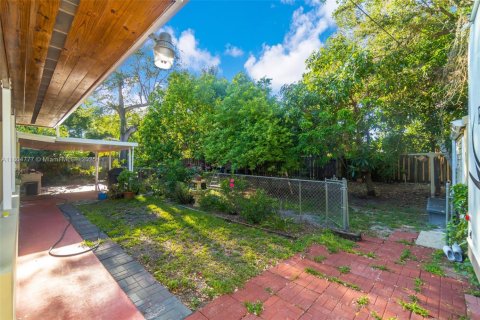 House in Opa-locka, Florida 3 bedrooms, 100.33 sq.m. № 1748570 - photo 30