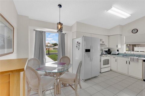 House in Haines City, Florida 2 bedrooms, 118.26 sq.m. № 2102104 - photo 12
