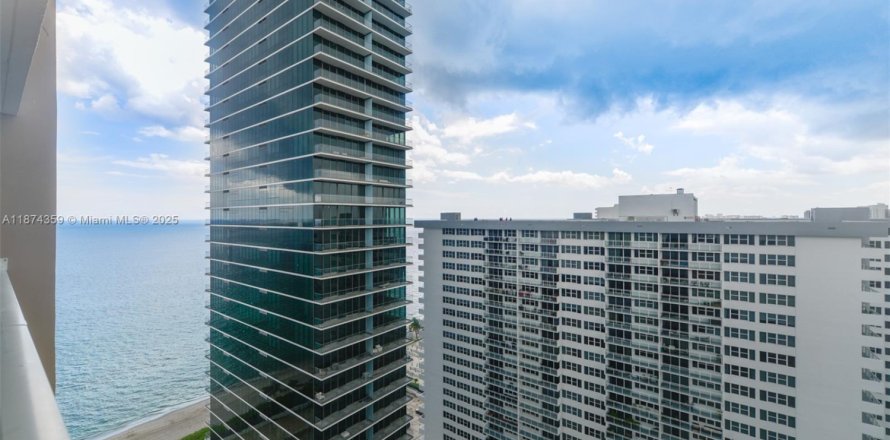 Condominio en Hallandale Beach, Florida, 1 dormitorio № 1923809