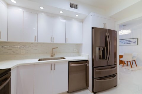 Condominio en alquiler en Hallandale Beach, Florida, 1 dormitorio, 80.82 m2 № 1923809 - foto 22