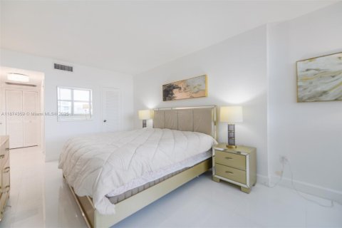 Condo in Hallandale Beach, Florida, 1 bedroom  № 1923809 - photo 27