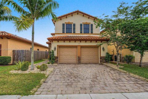 House in Homestead, Florida 3 bedrooms, 196.49 sq.m. № 2420697 - photo 2
