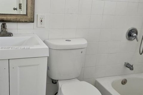 Condo in Miami, Florida, 1 bedroom № 2082519 - photo 6