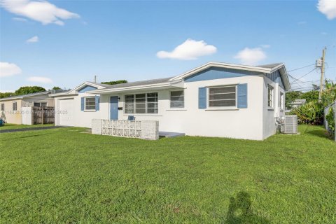 Casa en venta en Hollywood, Florida, 5 dormitorios, 124.02 m2 № 1945029 - foto 4