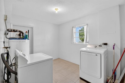 Casa en venta en Hollywood, Florida, 5 dormitorios, 124.02 m2 № 1945029 - foto 15