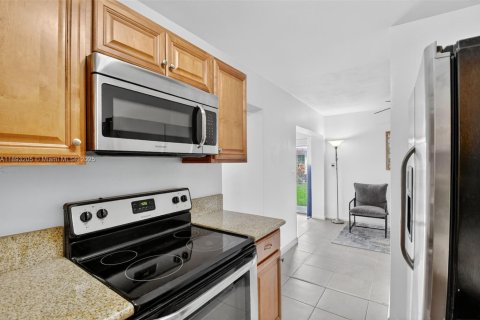 Casa en venta en Hollywood, Florida, 5 dormitorios, 124.02 m2 № 1945029 - foto 11