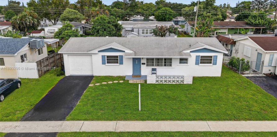 Villa ou maison à Hollywood, Floride 5 chambres, 124.02 m2 № 1945029