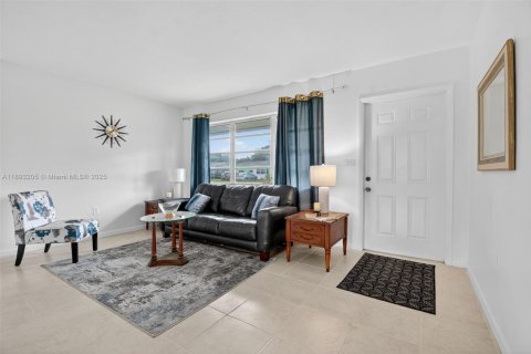 Casa en venta en Hollywood, Florida, 5 dormitorios, 124.02 m2 № 1945029 - foto 5