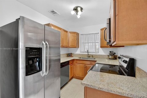 Casa en venta en Hollywood, Florida, 5 dormitorios, 124.02 m2 № 1945029 - foto 9