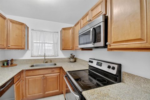 Casa en venta en Hollywood, Florida, 5 dormitorios, 124.02 m2 № 1945029 - foto 10