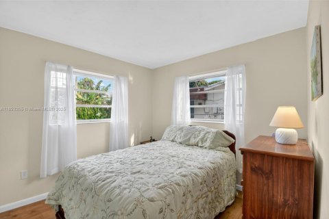 Casa en venta en Hollywood, Florida, 5 dormitorios, 124.02 m2 № 1945029 - foto 25