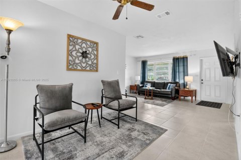 Casa en venta en Hollywood, Florida, 5 dormitorios, 124.02 m2 № 1945029 - foto 18