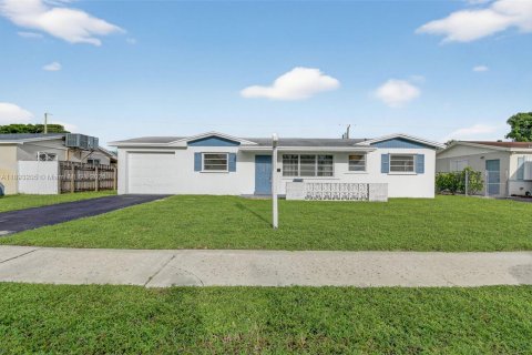 Casa en venta en Hollywood, Florida, 5 dormitorios, 124.02 m2 № 1945029 - foto 2