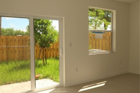 Adosado en alquiler en Homestead, Florida, 3 dormitorios, 146.79 m2 № 1944522 - foto 7