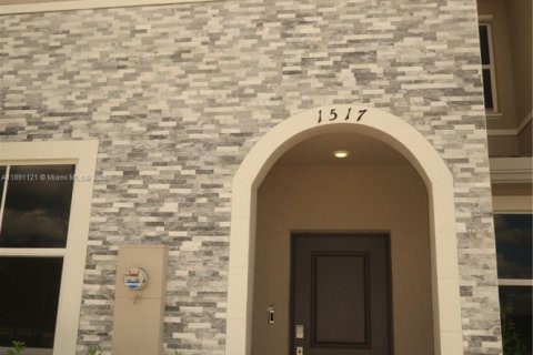 Adosado en alquiler en Homestead, Florida, 3 dormitorios, 146.79 m2 № 1944522 - foto 2