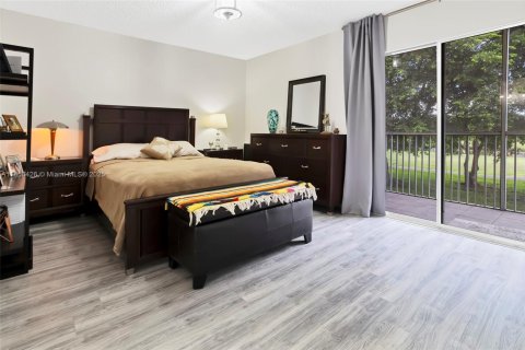 Condo in Pembroke Pines, Florida, 1 bedroom  № 1878716 - photo 14