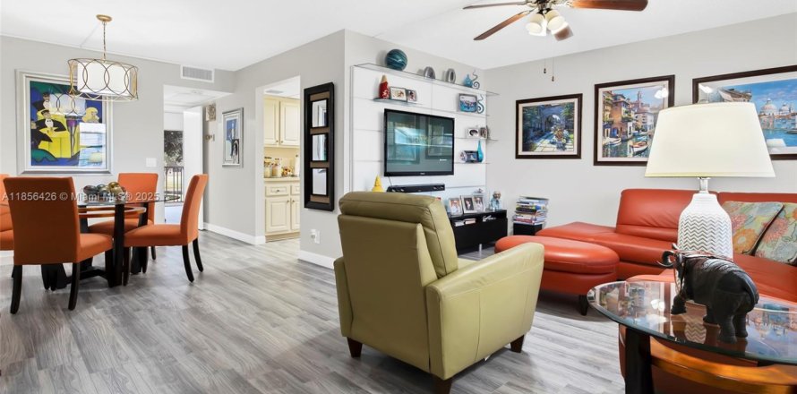 Condo in Pembroke Pines, Florida, 1 bedroom № 1878716