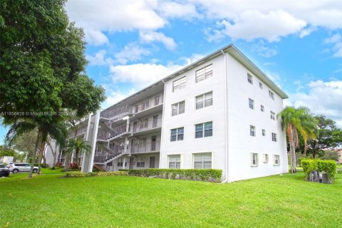 Condo in Pembroke Pines, Florida, 1 bedroom  № 1878716 - photo 24