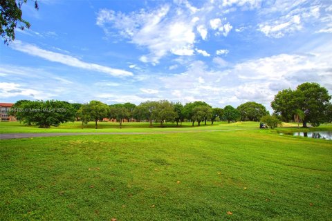 Condo in Pembroke Pines, Florida, 1 bedroom  № 1878716 - photo 27