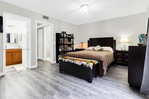 Condo in Pembroke Pines, Florida, 1 bedroom  № 1878716 - photo 13