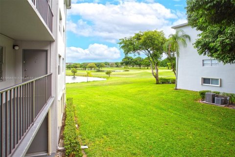 Condo in Pembroke Pines, Florida, 1 bedroom  № 1878716 - photo 20