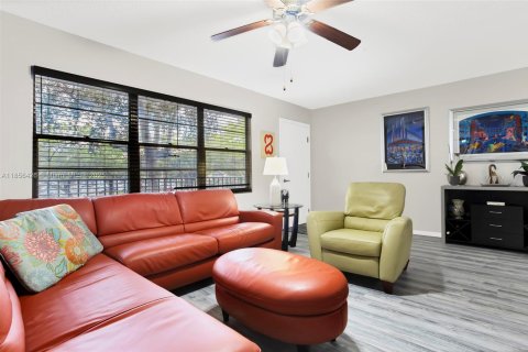 Condo in Pembroke Pines, Florida, 1 bedroom  № 1878716 - photo 3