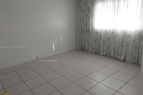 Condo in Hollywood, Florida, 1 bedroom  № 2069609 - photo 11