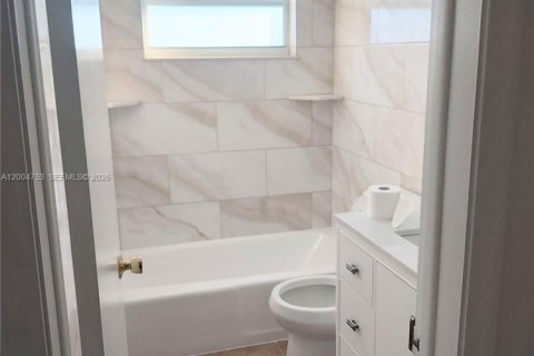 Condo in Hollywood, Florida, 1 bedroom  № 2069609 - photo 3