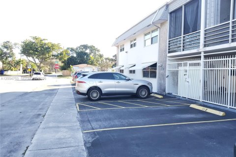 Condo in Hollywood, Florida, 1 bedroom  № 2069609 - photo 13