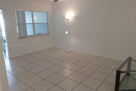 Condo in Hollywood, Florida, 1 bedroom  № 2069609 - photo 10