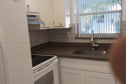 Condo in Hollywood, Florida, 1 bedroom  № 2069609 - photo 7