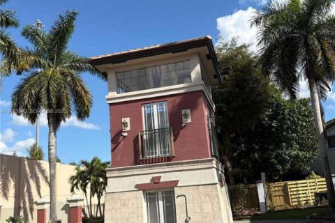 Купить виллу или дом в Майами, Флорида 3 спальни, 130.06м2, № 2033356 - фото 3