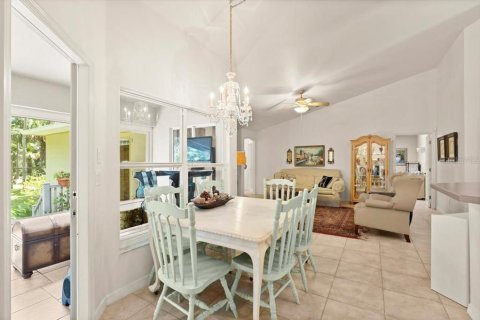 House in New Smyrna Beach, Florida 4 bedrooms, 225.38 sq.m. № 1815608 - photo 17
