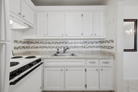 Condo in Boynton Beach, Florida, 1 bedroom № 2180173 - photo 16