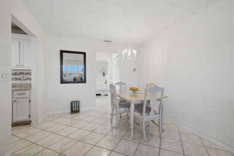 Condo in Boynton Beach, Florida, 1 bedroom № 2180173 - photo 10