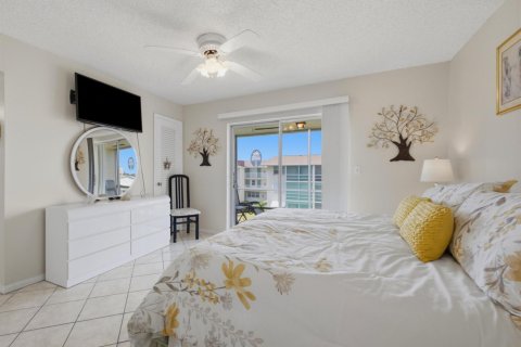 Condo in Boynton Beach, Florida, 1 bedroom № 2180173 - photo 19