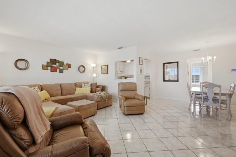 Condo in Boynton Beach, Florida, 1 bedroom № 2180173 - photo 6