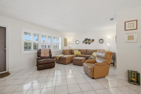 Condo in Boynton Beach, Florida, 1 bedroom № 2180173 - photo 8
