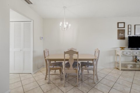 Condo in Boynton Beach, Florida, 1 bedroom № 2180173 - photo 11