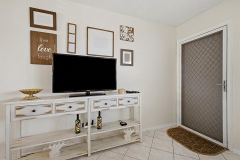Condo in Boynton Beach, Florida, 1 bedroom № 2180173 - photo 5