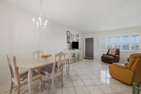 Condo in Boynton Beach, Florida, 1 bedroom № 2180173 - photo 12