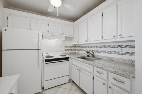Condo in Boynton Beach, Florida, 1 bedroom № 2180173 - photo 14
