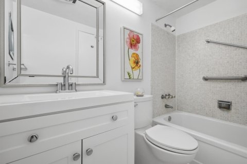 Condo in Boynton Beach, Florida, 1 bedroom № 2180173 - photo 23