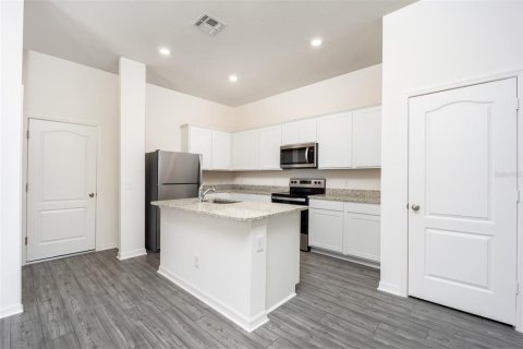 Townhouse in Dundee, Florida 3 bedrooms, 168.8 sq.m. № 1903777 - photo 4